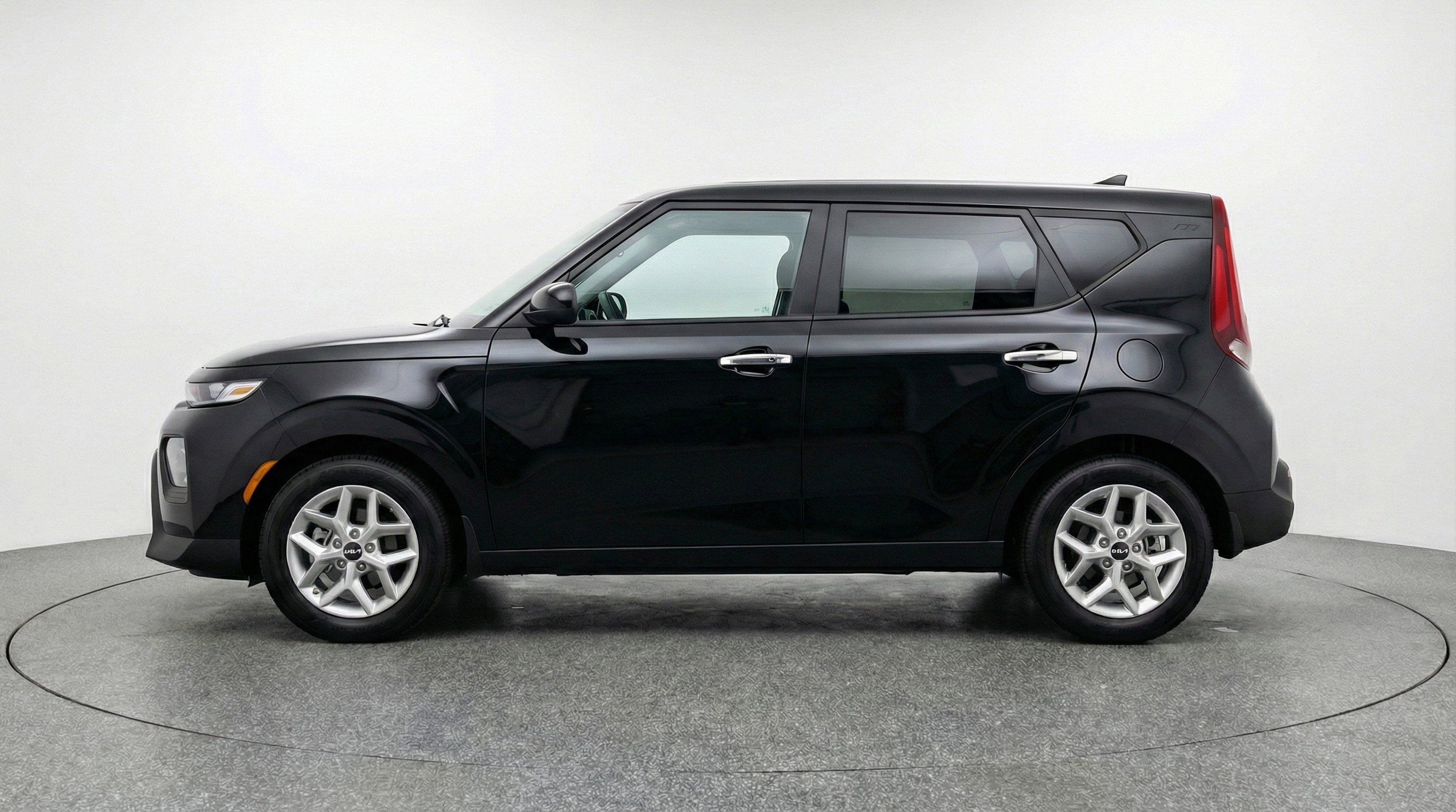 Used 2025 Kia Soul LX w/ LX Technology Package image 5