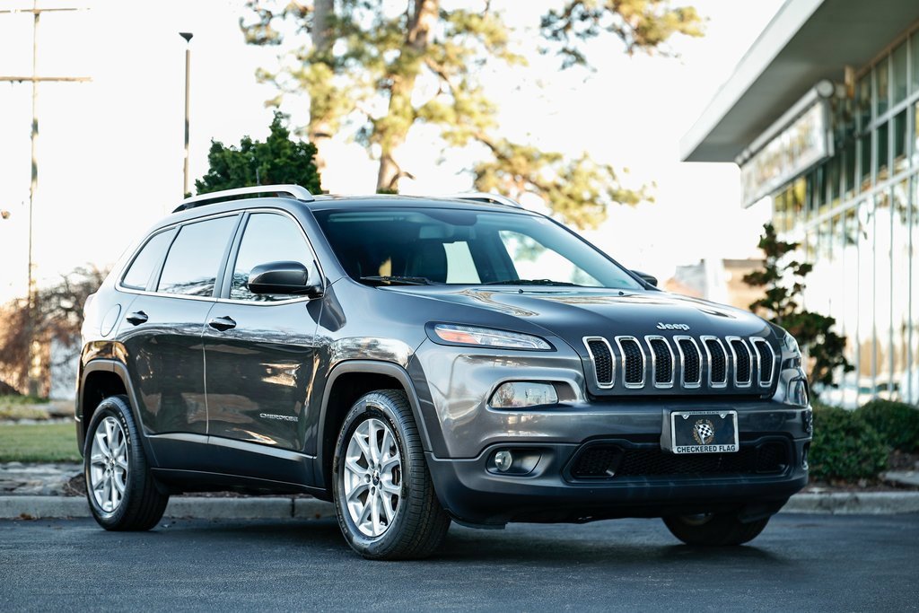 Used 2018 Jeep Cherokee Latitude Plus w/ Comfort/Convenience Group image 1