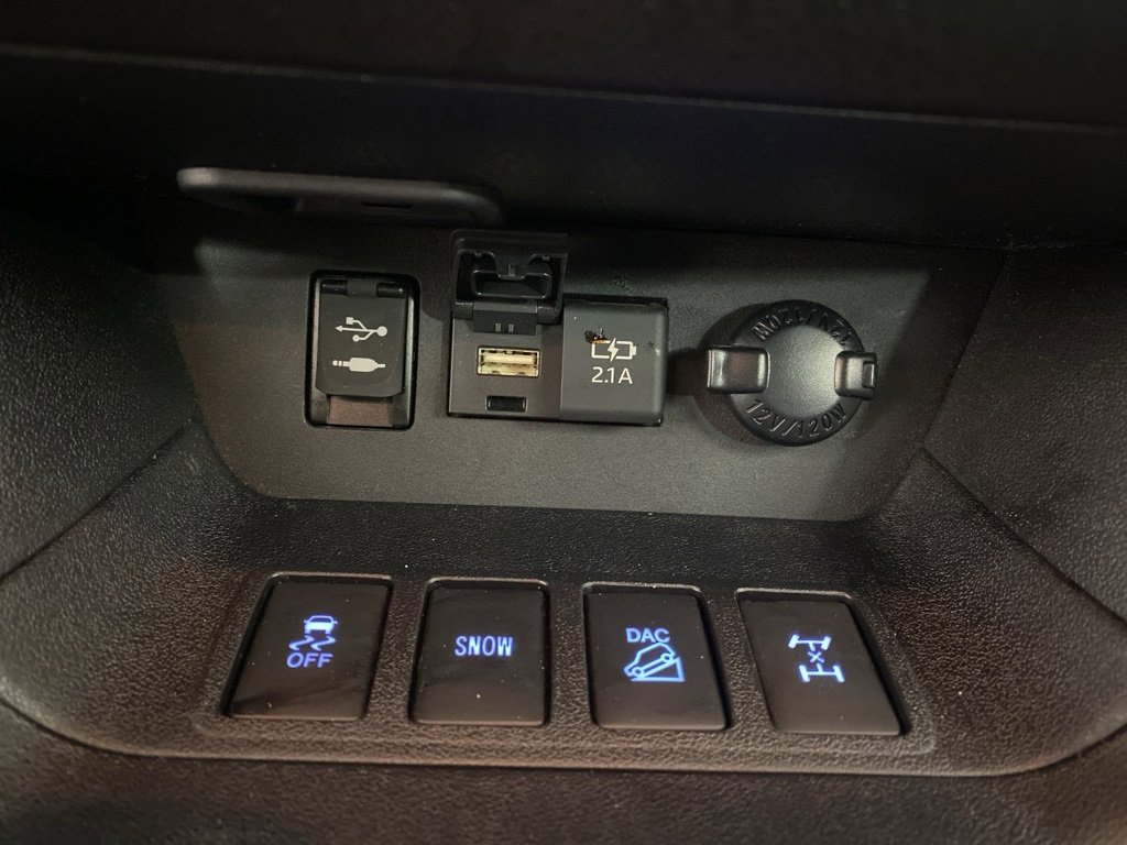 Used 2019 Toyota Highlander XLE image 21