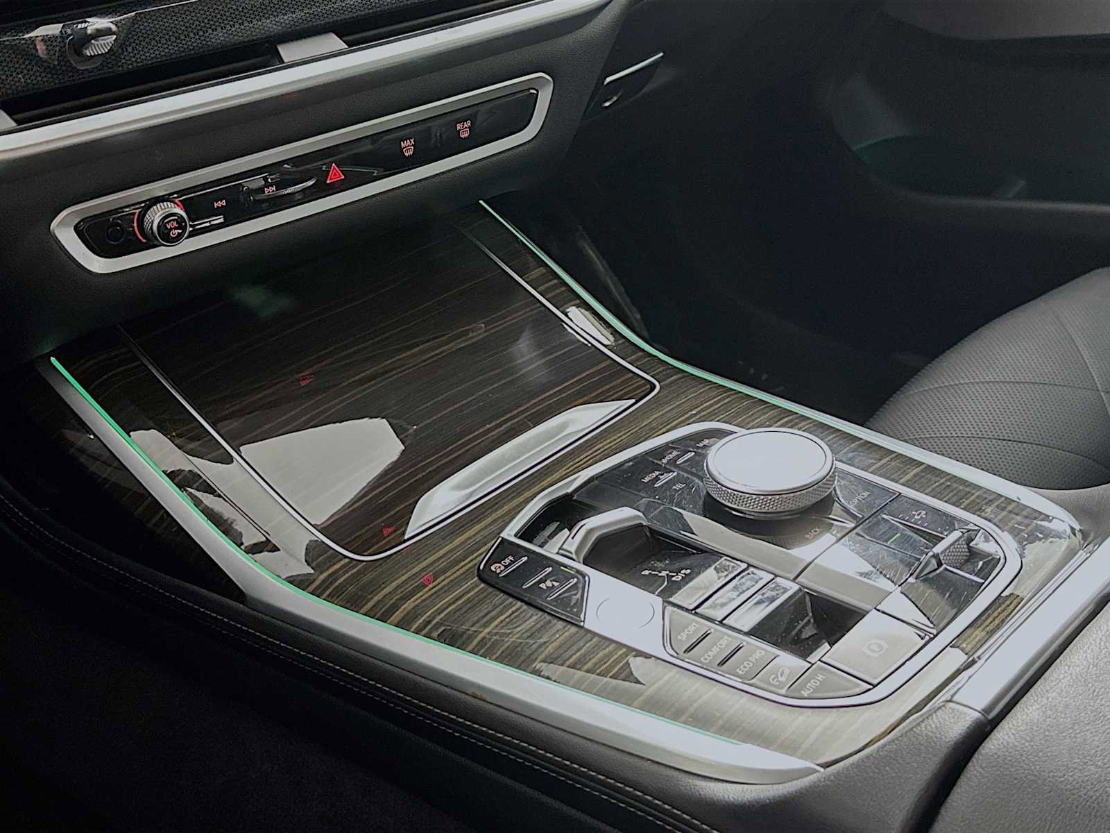 Used 2024 BMW X7 xDrive40i w/ Premium Package image 16