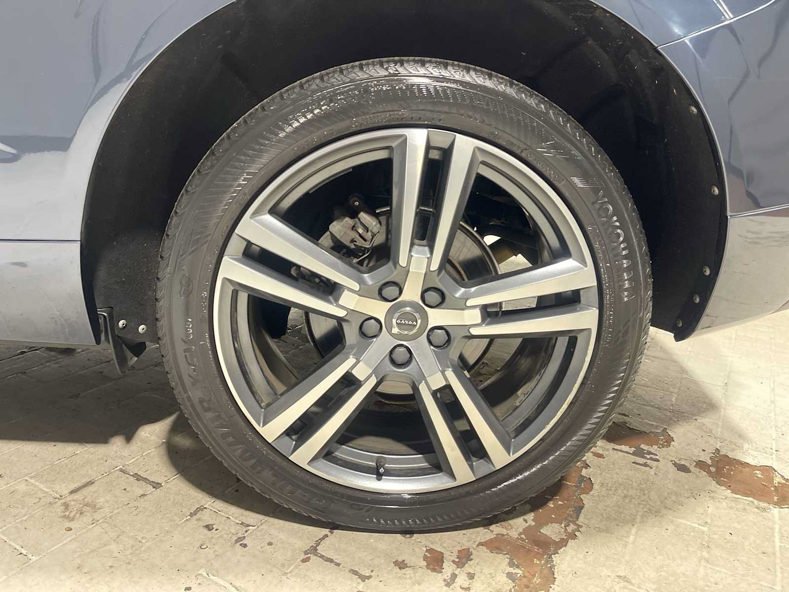 Used 2018 Volvo XC60 T5 Momentum w/ Vision Package AWD/4WD image 8