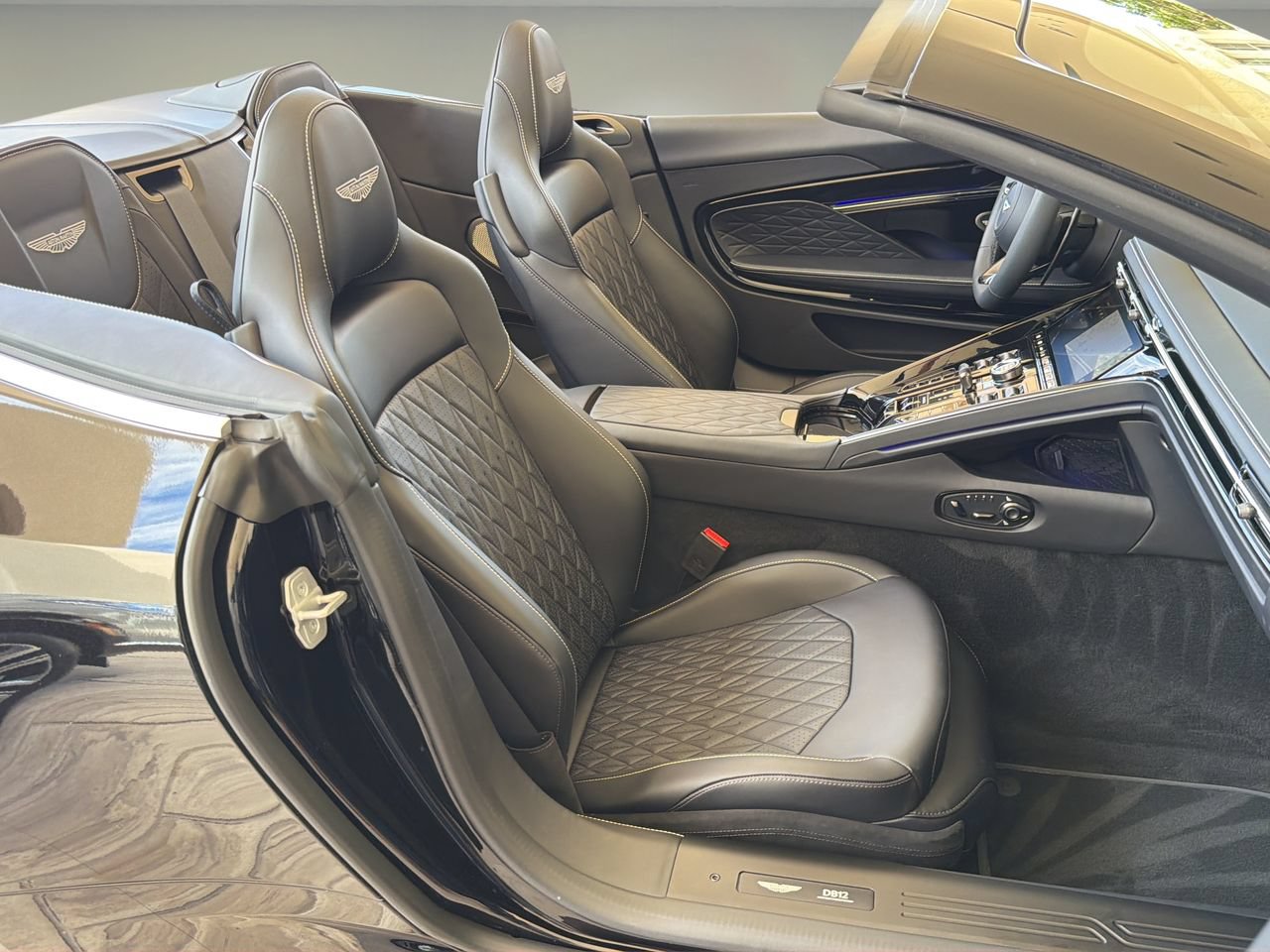Used 2026 Aston Martin DB12 Convertible RWD image 18