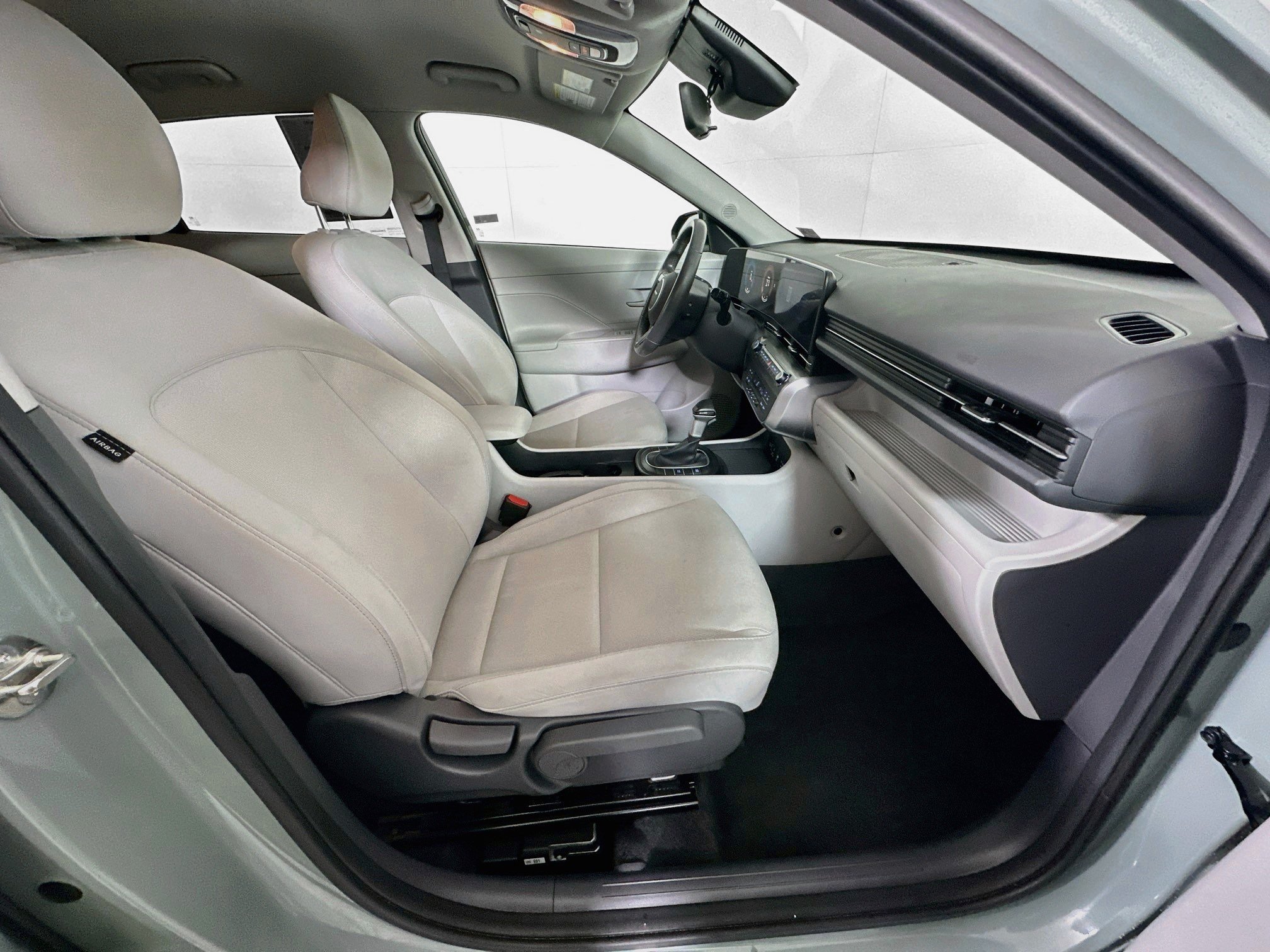 Used 2025 Hyundai Kona SEL FWD image 30