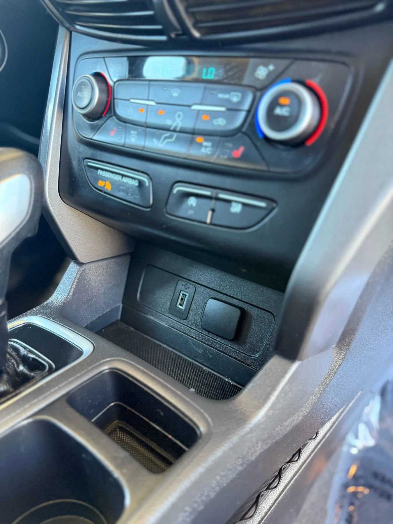 Used 2018 Ford Escape SE w/ Ford Safe & Smart Package image 24