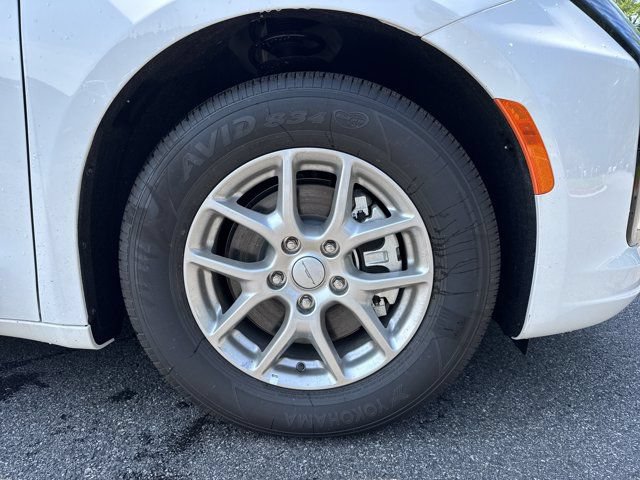 New 2027 Chrysler Pacifica Select FWD image 12