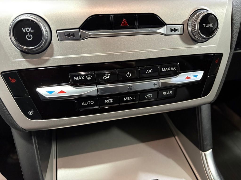 Used 2023 Ford Explorer XLT w/ Equipment Group 202A image 14