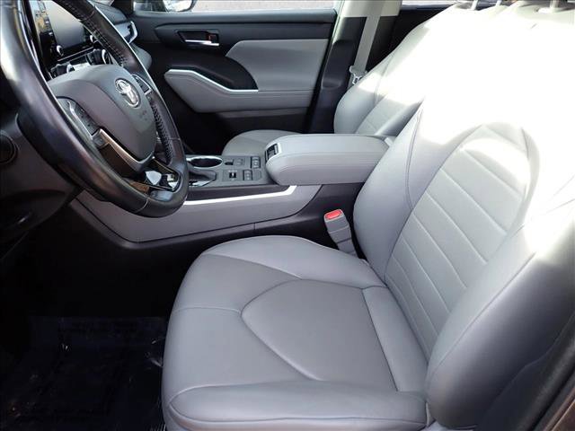 Used 2021 Toyota Highlander XLE image 14