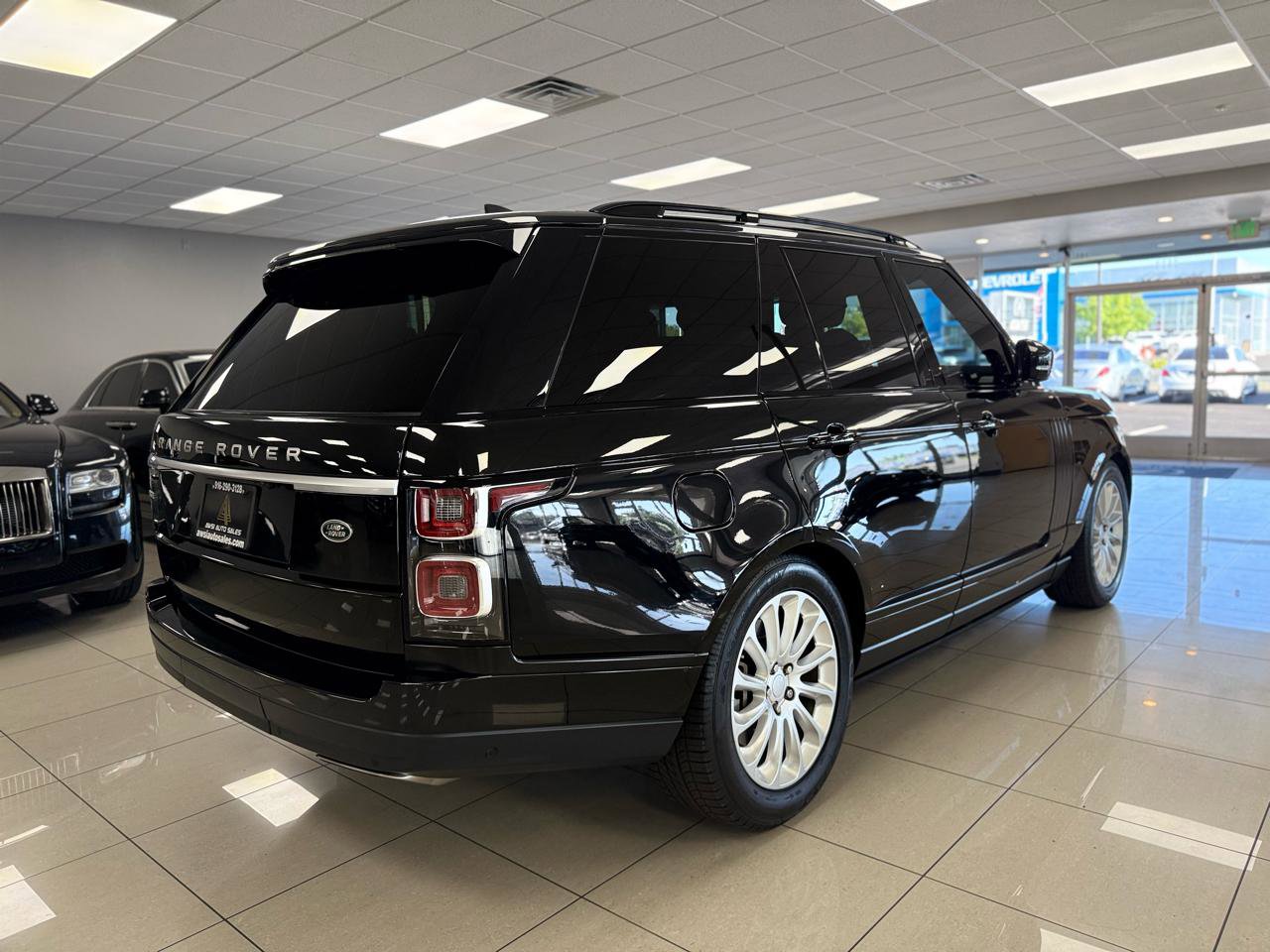 Used 2018 Land Rover Range Rover HSE AWD/4WD image 2