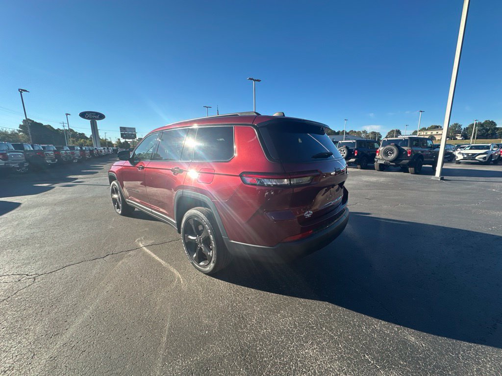 Used 2023 Jeep Grand Cherokee L Laredo AWD/4WD image 4