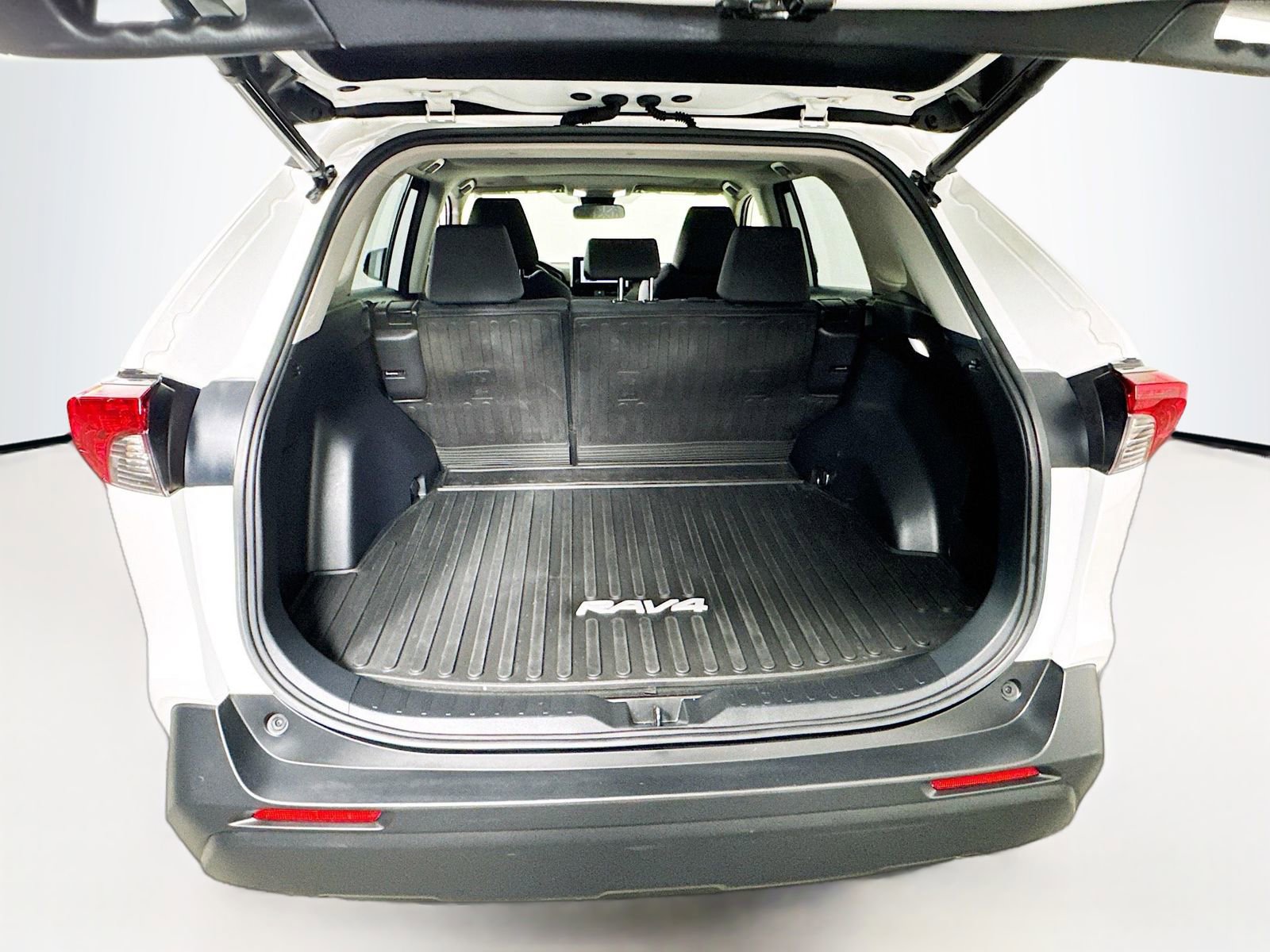 Used 2023 Toyota RAV4 XLE w/ Convenience Package image 23