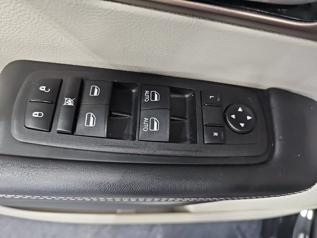 Used 2023 Chrysler Voyager LX FWD image 28