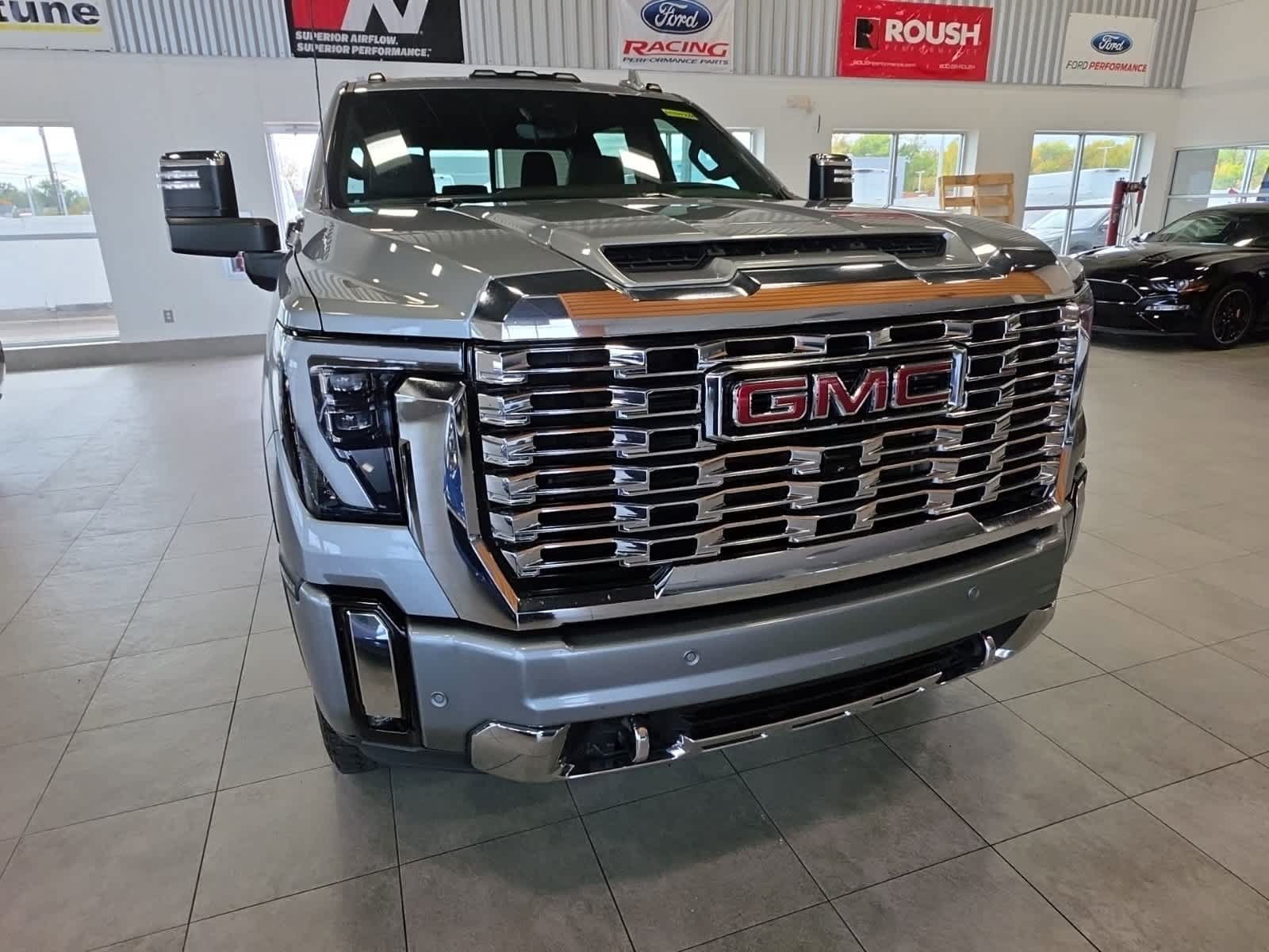 Used 2024 GMC Sierra 2500 Denali w/ Denali Reserve Package AWD/4WD image 3