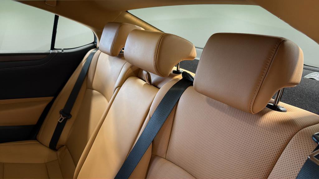 Certified 2024 Lexus ES 350 w/ Premium Package image 16