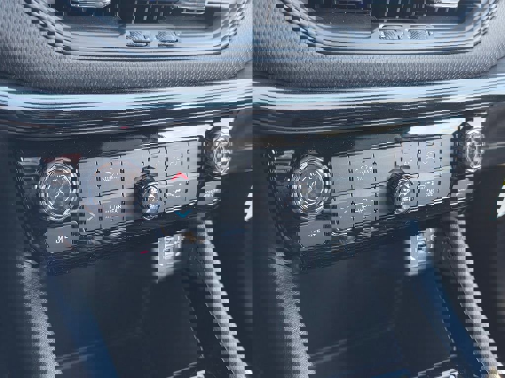 New 2026 Jeep Compass Latitude image 17