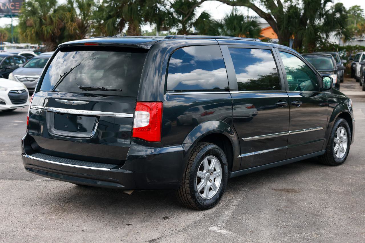 Used 2012 Chrysler Town & Country Touring w/ Entertainment Group #1 FWD image 11
