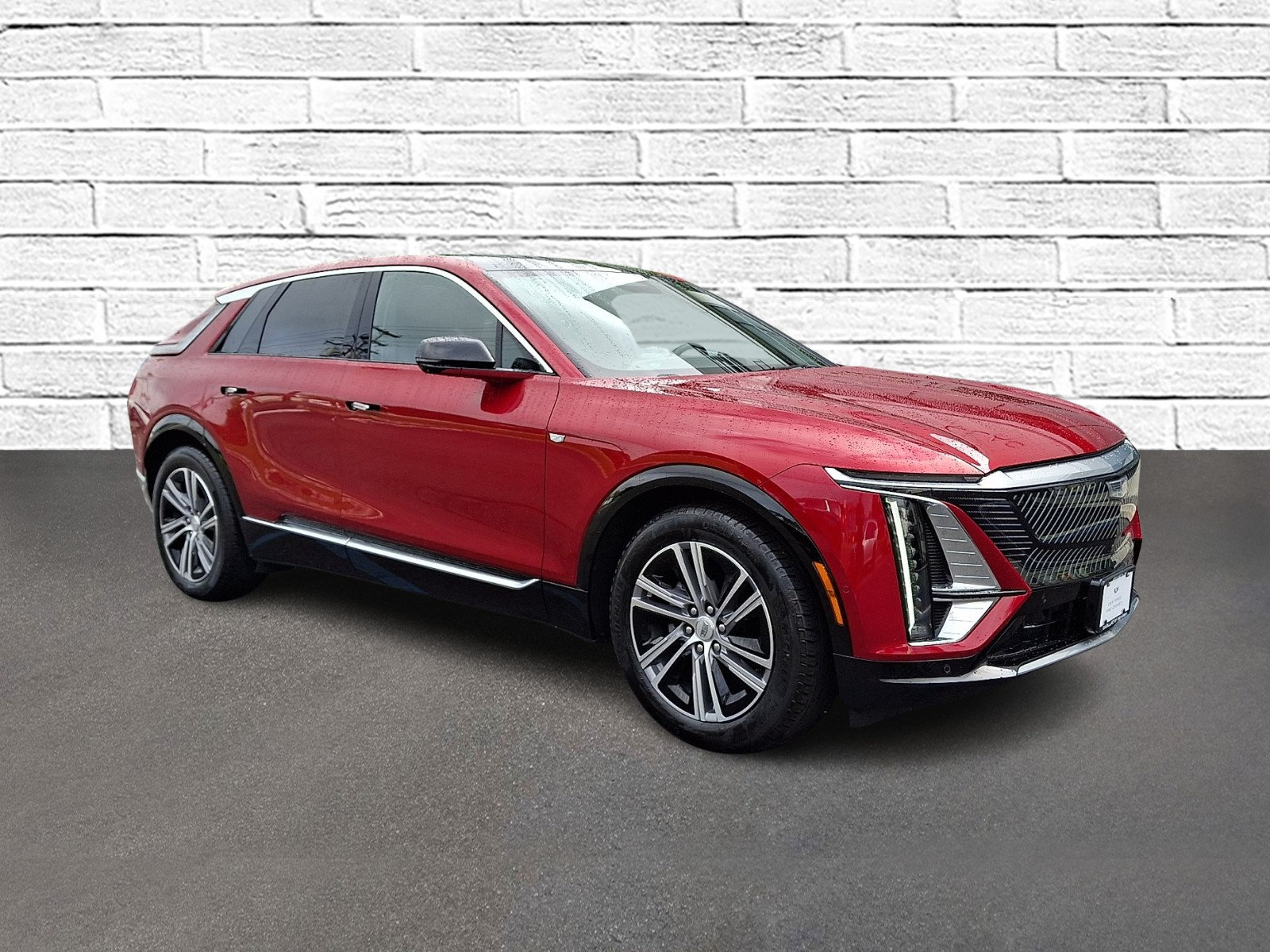 Certified 2024 Cadillac Lyriq Luxury AWD/4WD image 8