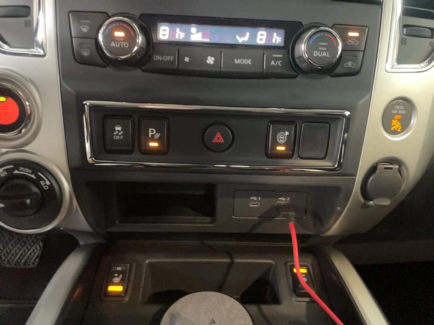 Used 2021 Nissan Titan SV w/ SV Convenience Package image 16