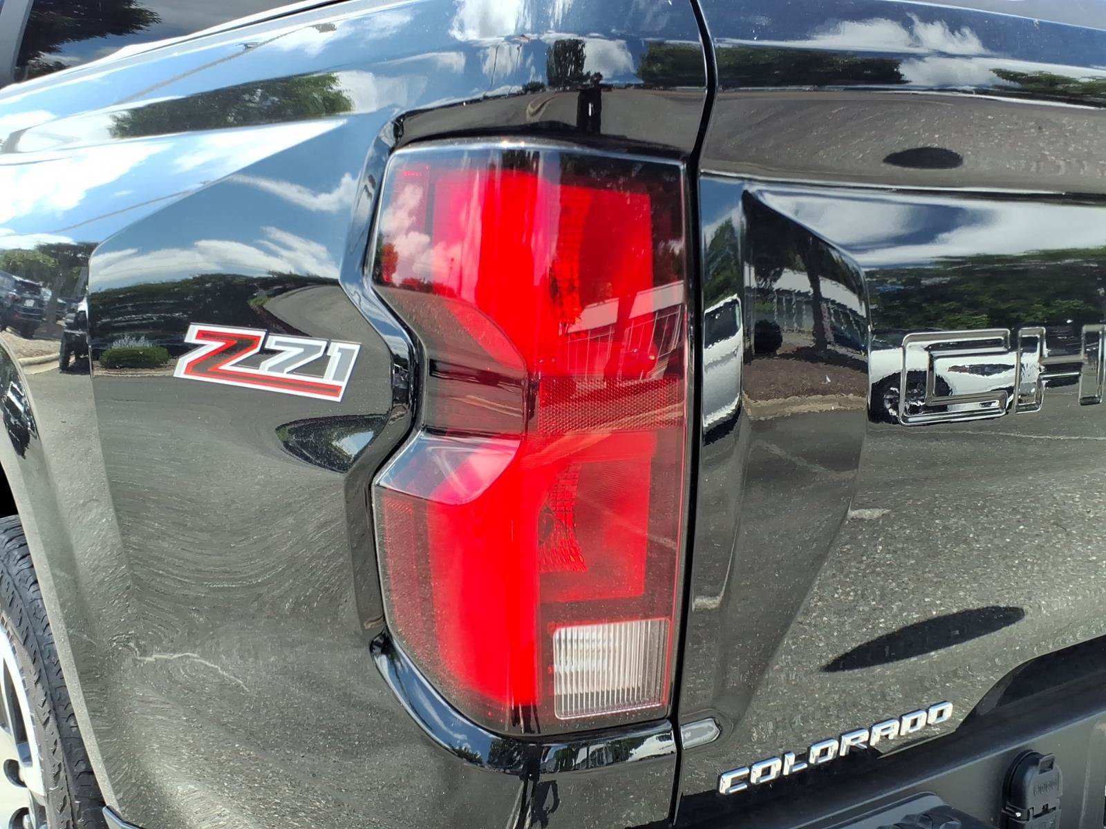 Used 2023 Chevrolet Colorado Z71 w/ Z71 Convenience Package 2 AWD/4WD image 19