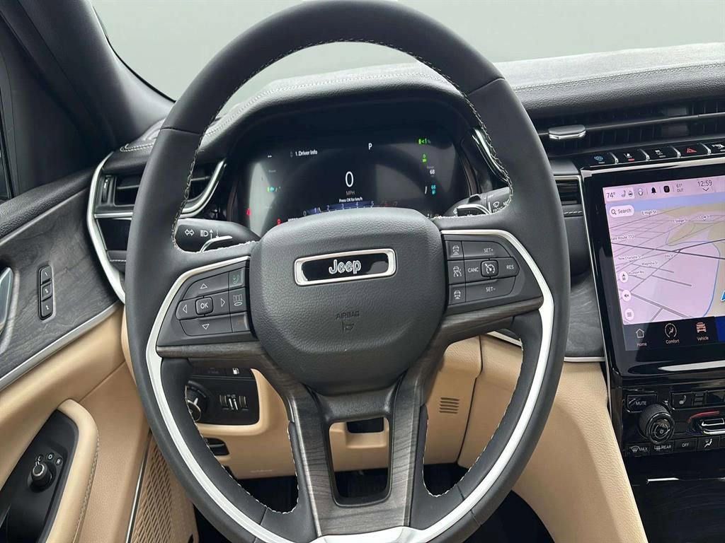 Used 2023 Jeep Grand Cherokee 4WD 4xe image 15