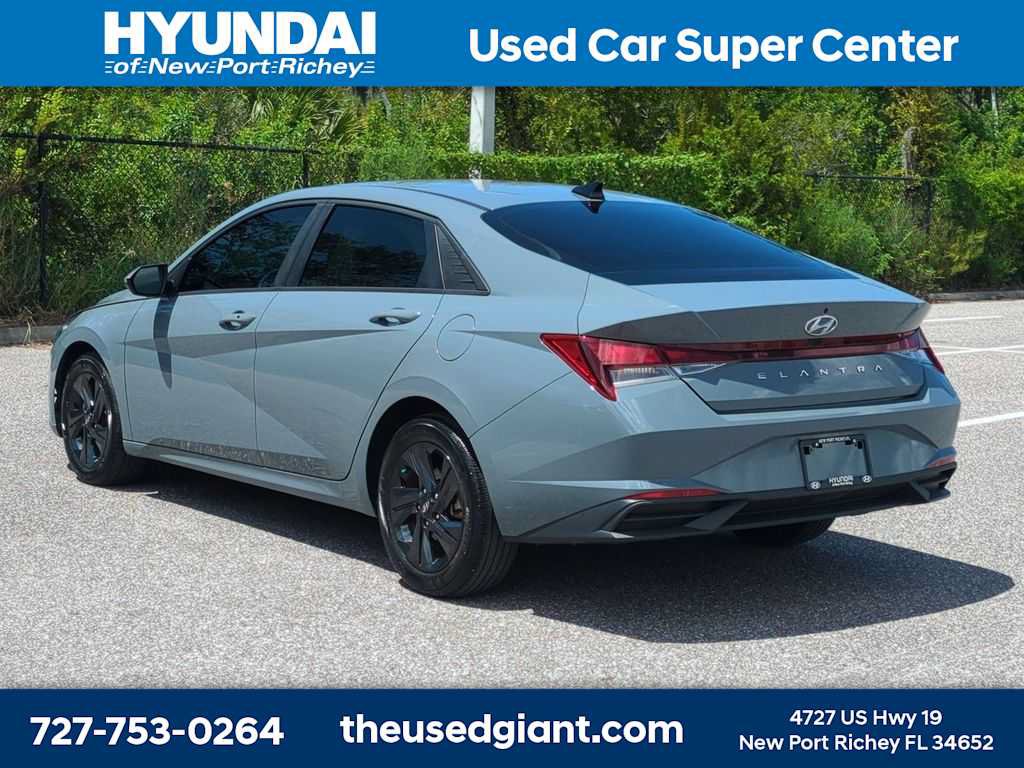 Certified 2023 Hyundai Elantra SEL w/ Cargo Package FWD image 3