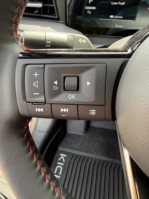 New 2026 Nissan Kicks SR w/ SR Premium Package FWD image 31