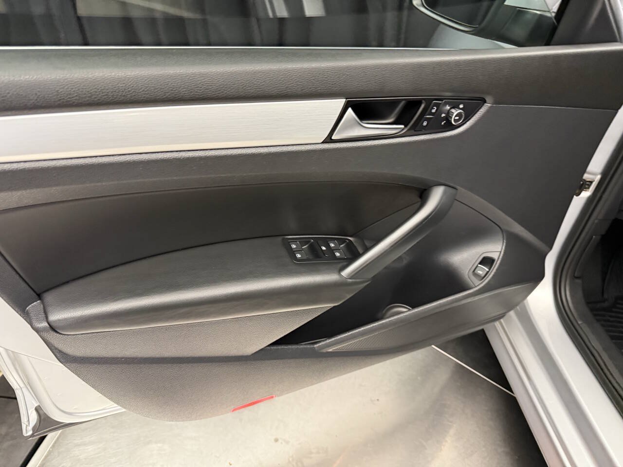 Used 2013 Volkswagen Passat 2.5 SE FWD image 20