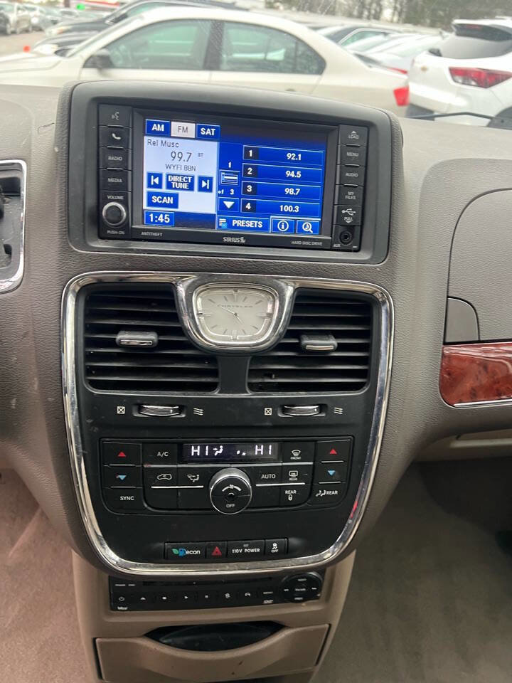 Used 2012 Chrysler Town & Country Touring-L w/ Entertainment Group #2 image 15