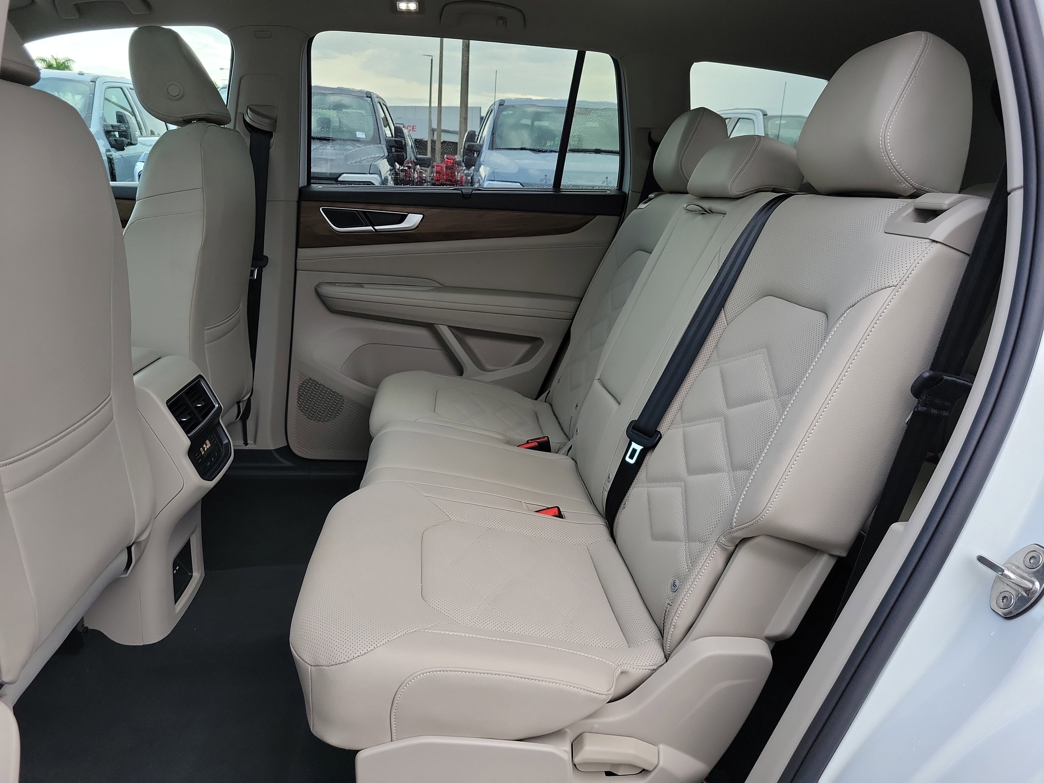 Used 2025 Volkswagen Atlas SE FWD image 19