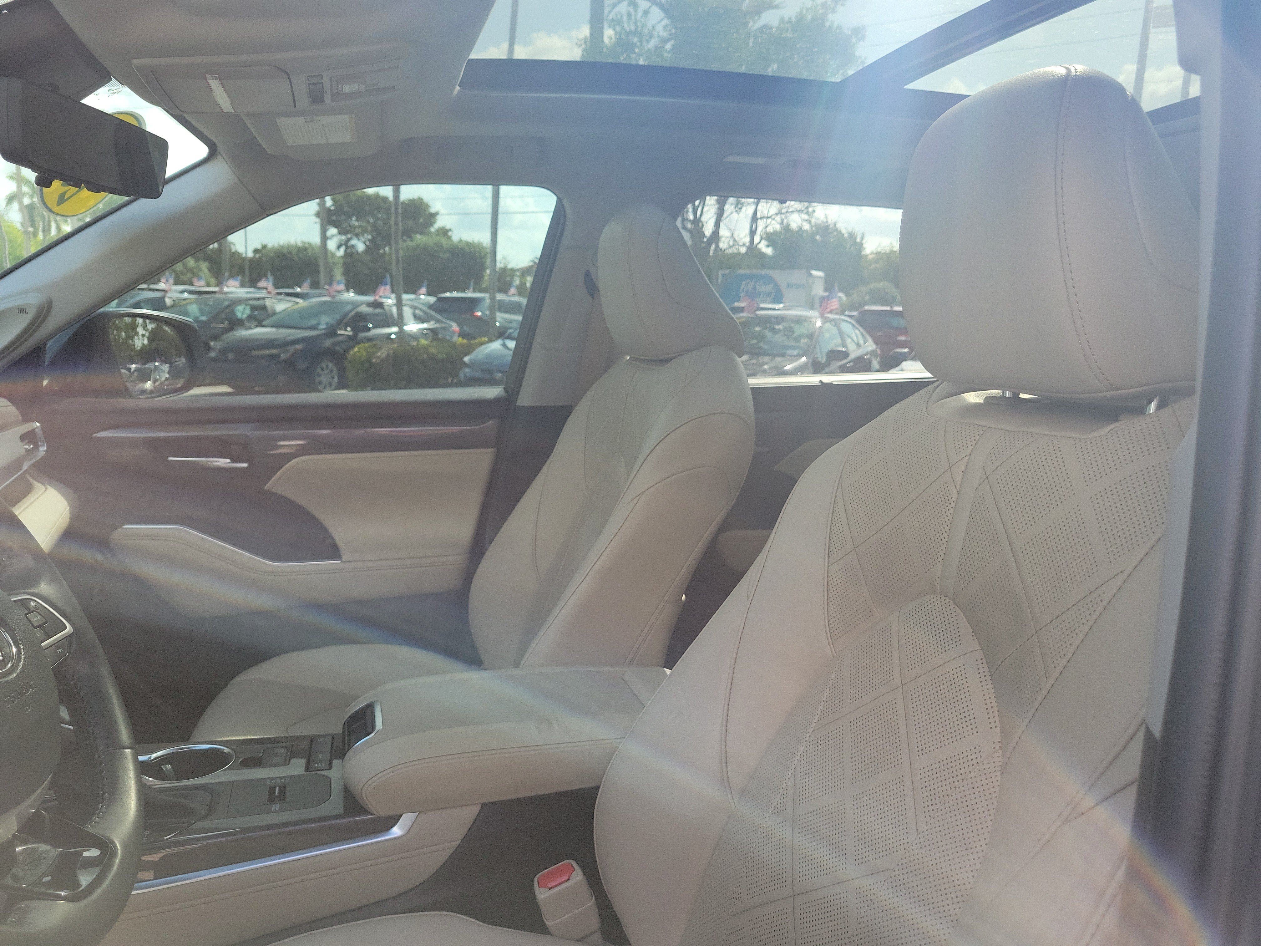 Used 2022 Toyota Highlander Platinum FWD image 23