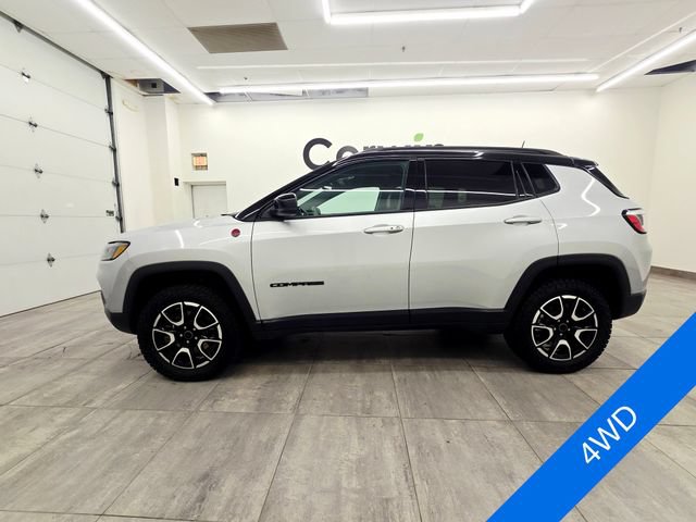 Used 2025 Jeep Compass Trailhawk AWD/4WD image 2