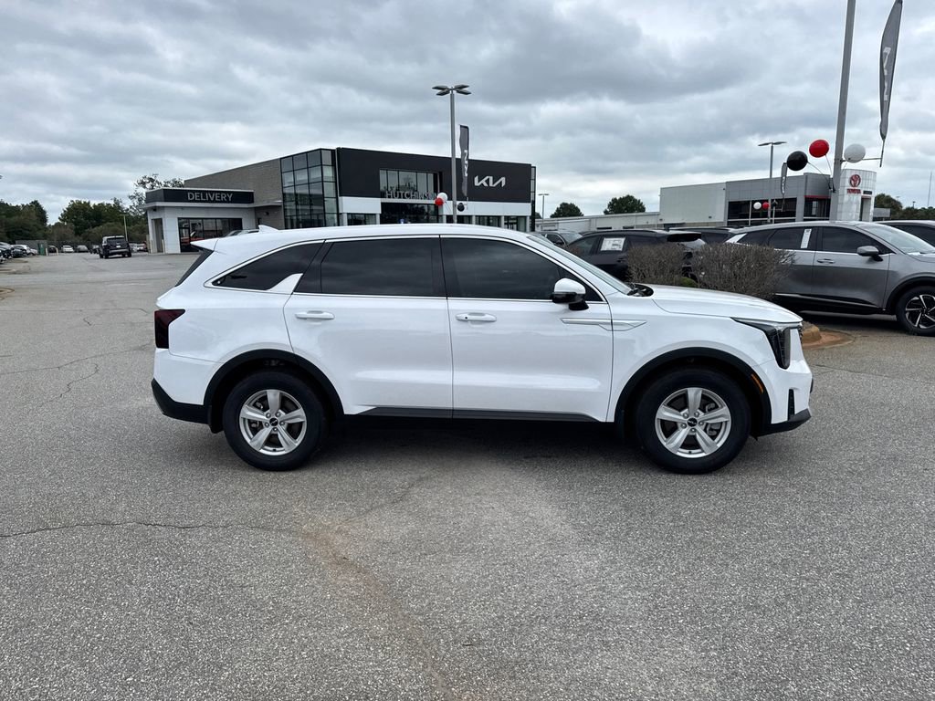 New 2025 Kia Sorento LX image 2