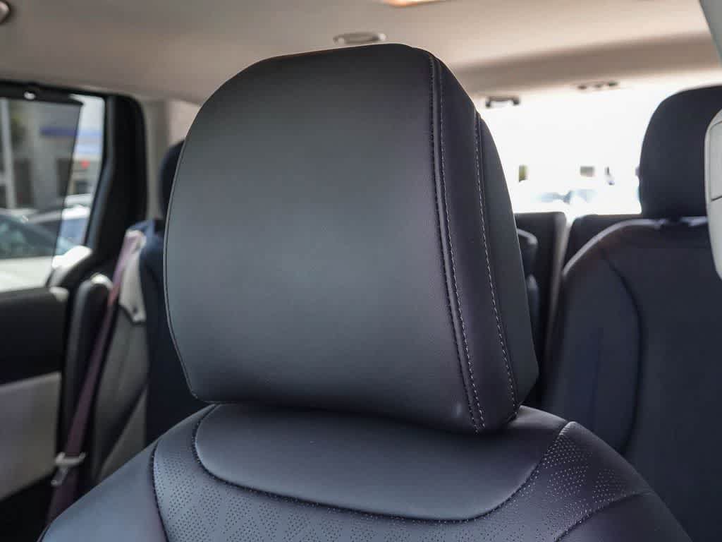Certified 2023 Kia Carnival EX FWD image 24
