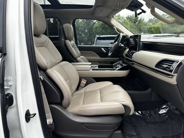 Certified 2024 Lincoln Navigator Reserve w/ Monochromatic Package AWD/4WD image 33