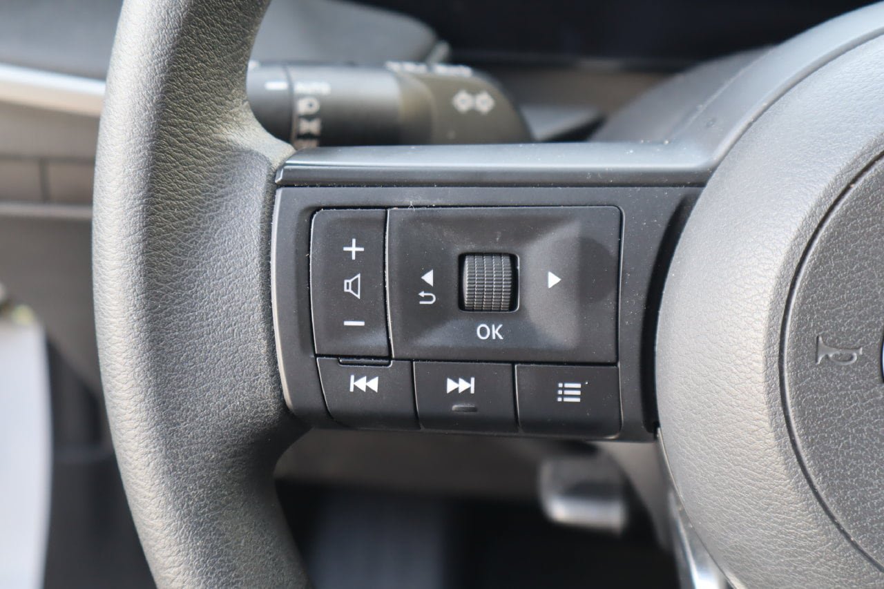 Used 2025 Nissan Kicks S FWD image 11