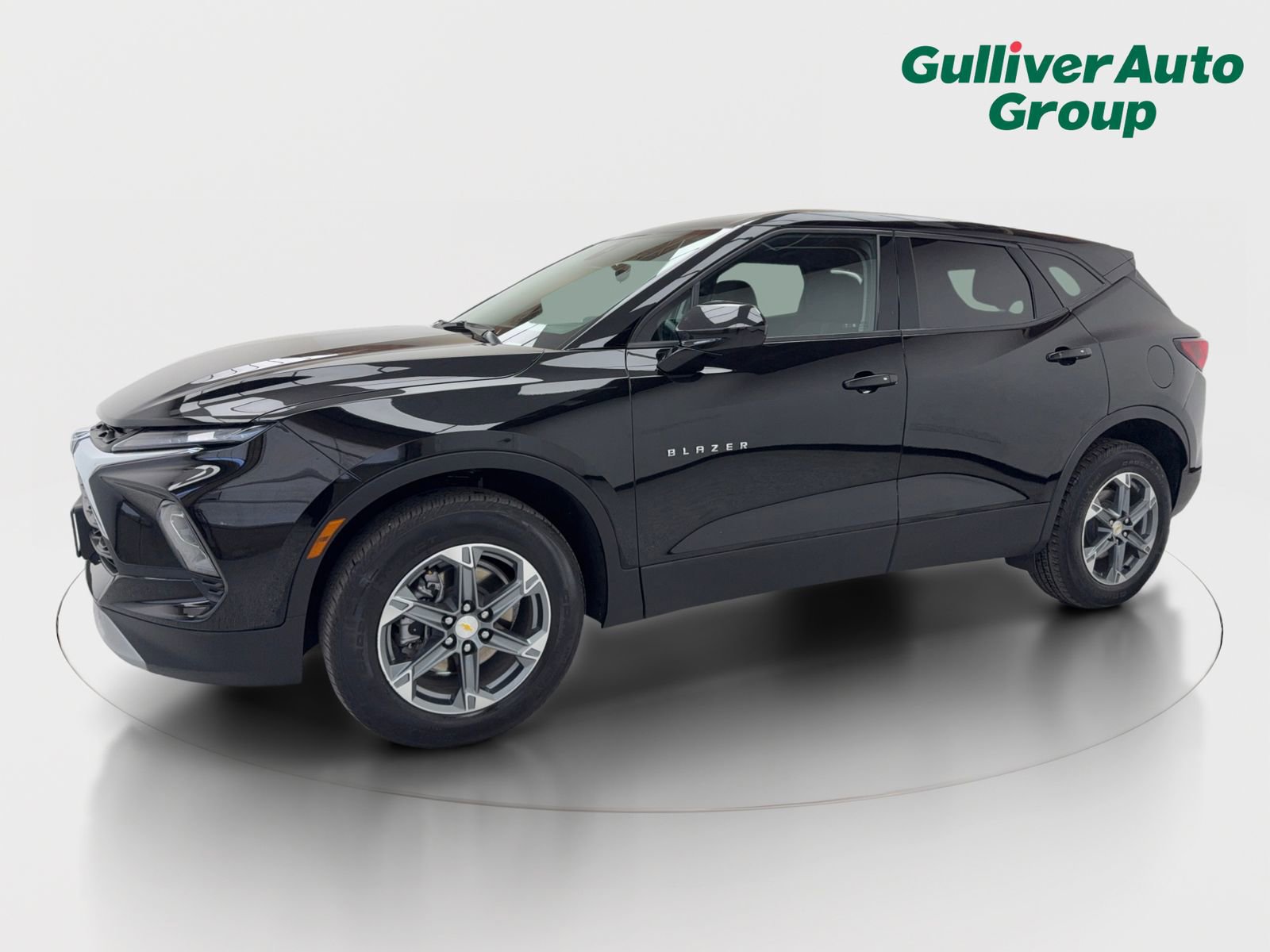 Used 2025 Chevrolet Blazer LT image 2