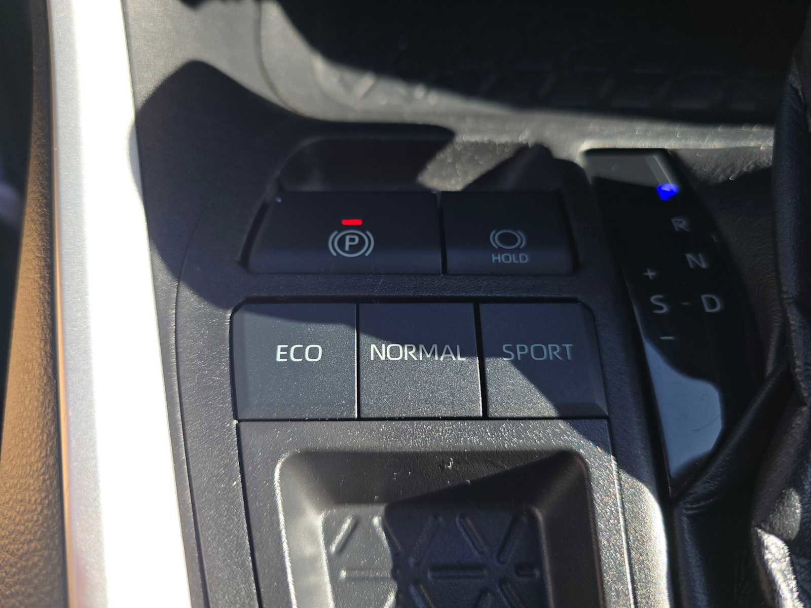 Used 2022 Toyota RAV4 XLE Premium image 33