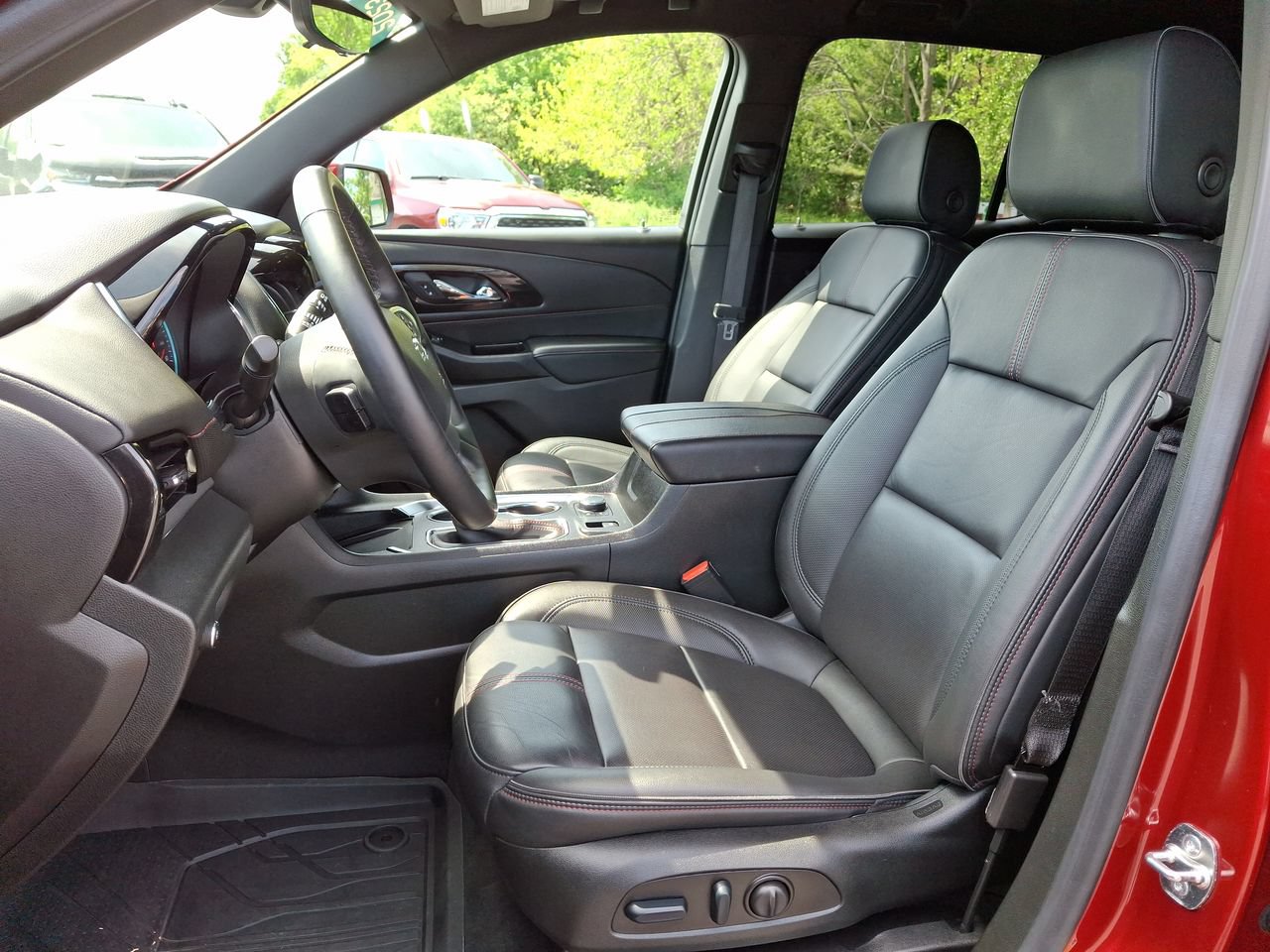 Certified 2023 Chevrolet Traverse RS w/ LPO, Floor Liner Package AWD/4WD image 11