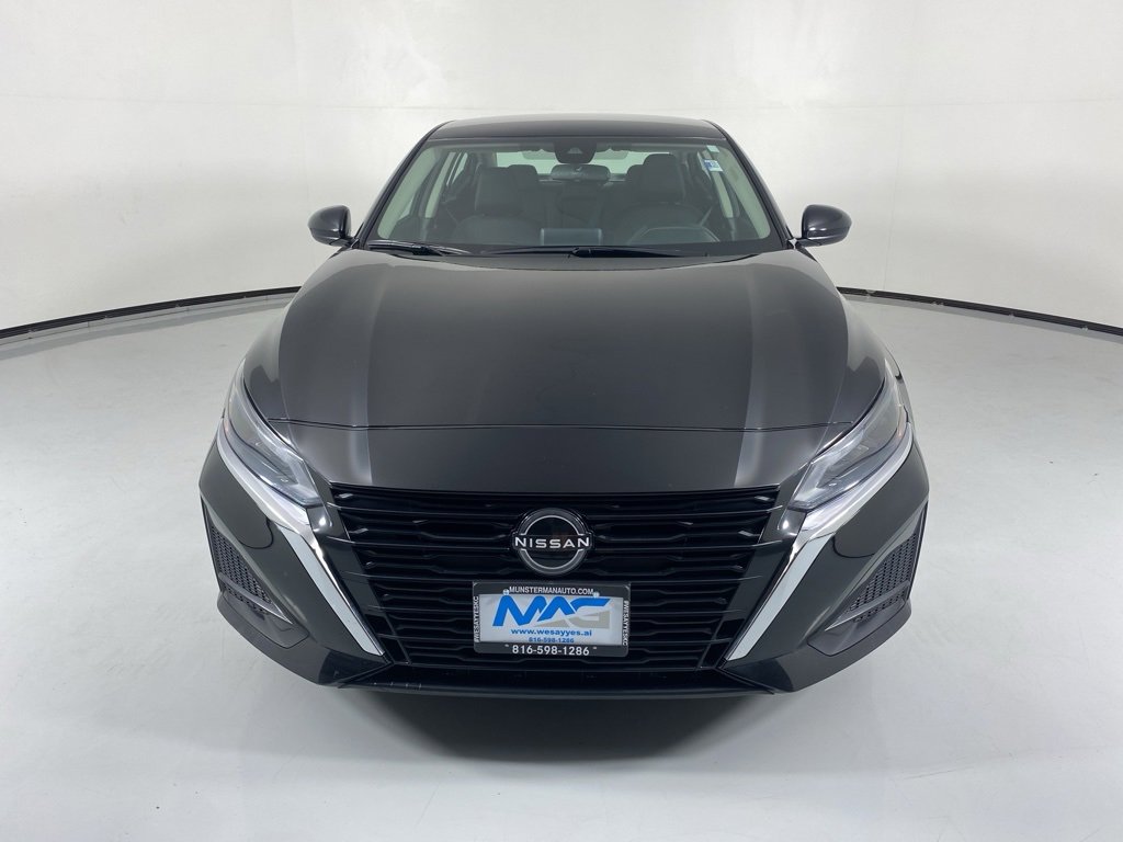 Used 2024 Nissan Altima 2.5 SV image 2