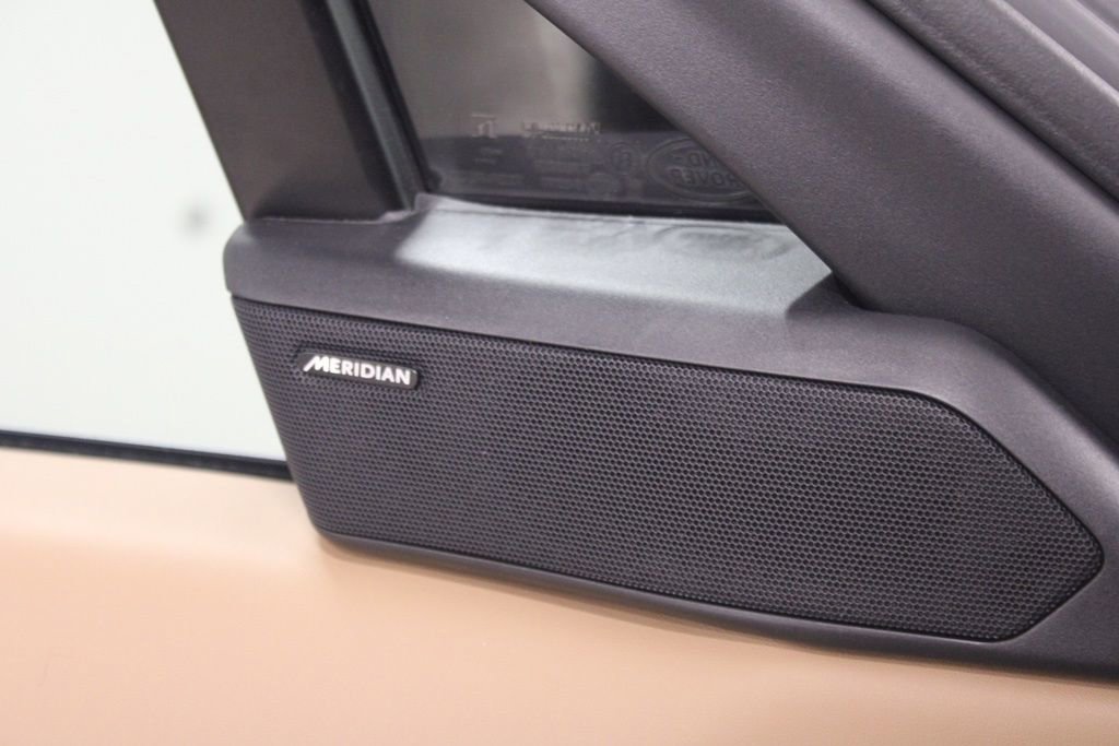 Used 2025 Land Rover Range Rover Sport SE image 19