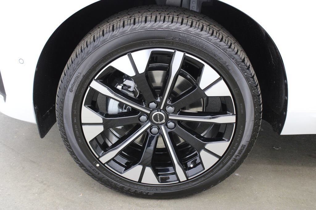 New 2026 Volvo XC60 B5 Plus w/ Protection Package Premier AWD/4WD image 30