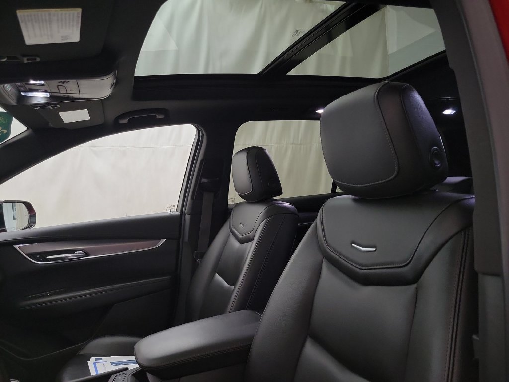 Certified 2023 Cadillac XT6 Luxury FWD image 11