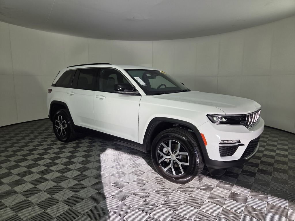Used 2025 Jeep Grand Cherokee Limited RWD image 2