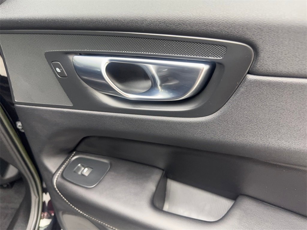 Used 2022 Volvo XC60 B5 Inscription w/ Protection Package Premier image 43