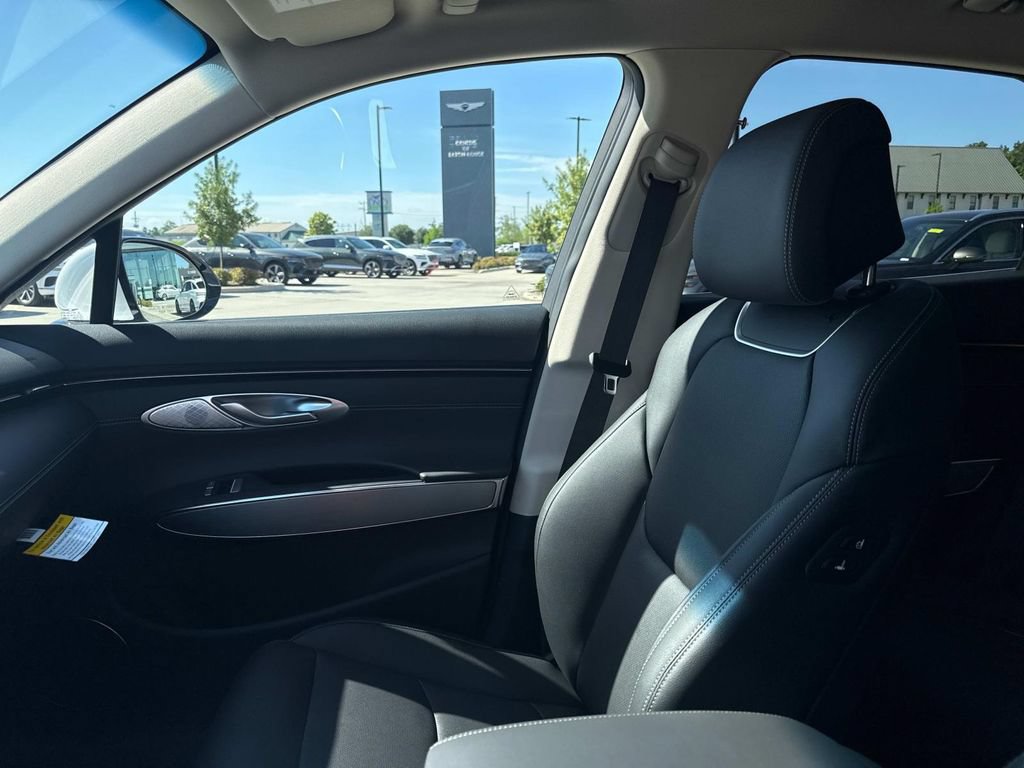 New 2026 Genesis GV70 2.5T Select AWD/4WD image 18