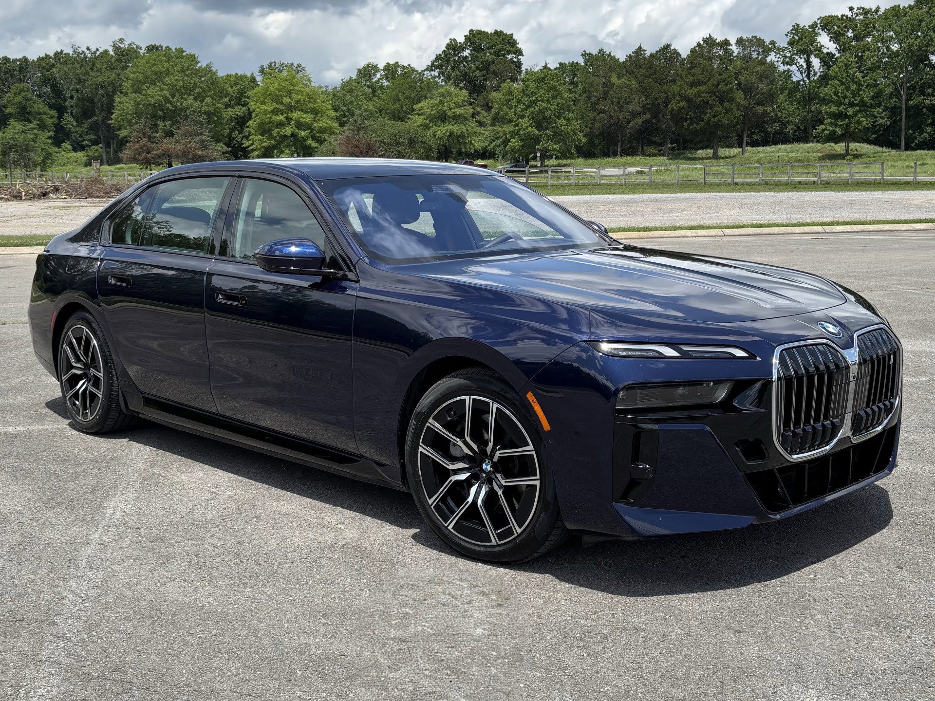 Used 2023 BMW i7 xDrive60 AWD/4WD image 1