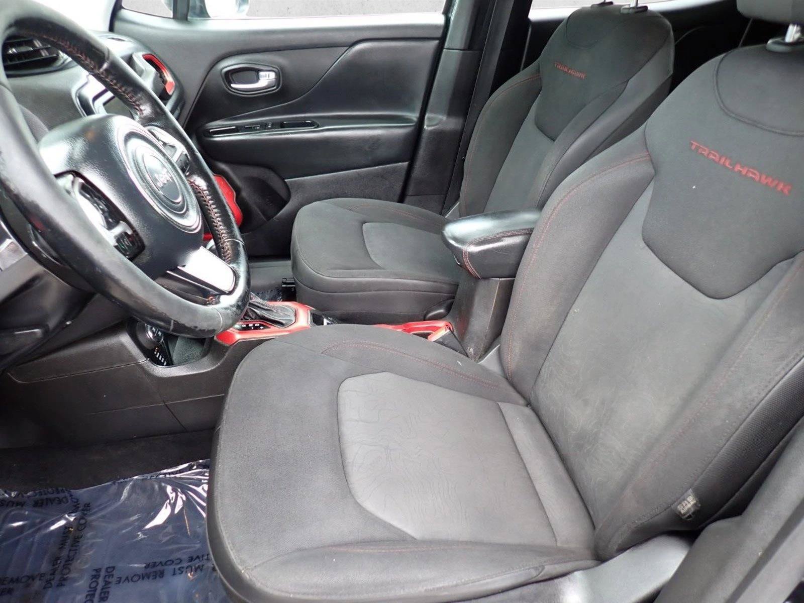 Used 2017 Jeep Renegade Trailhawk AWD/4WD image 11