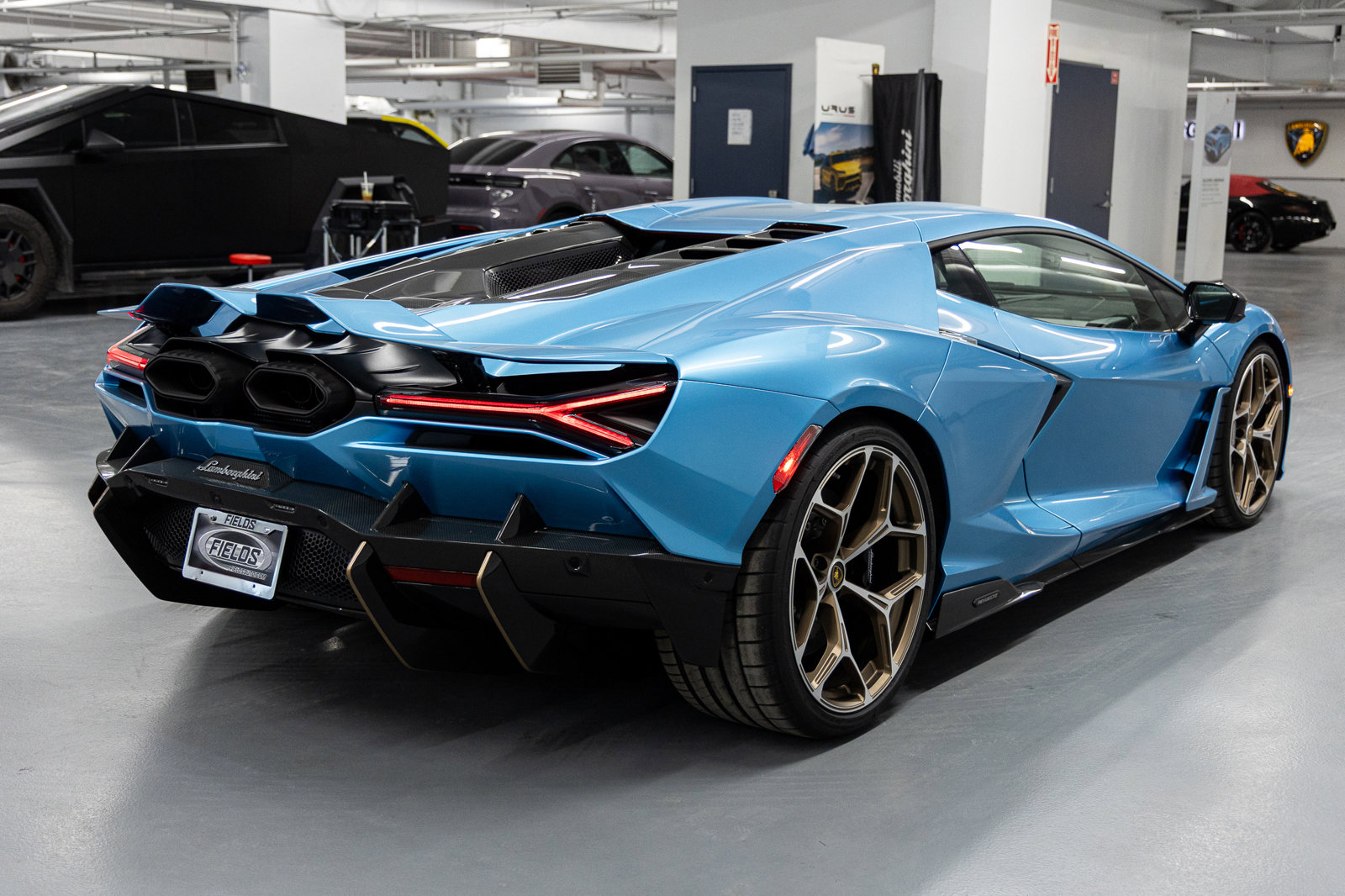 Used 2025 Lamborghini Revuelto image 8