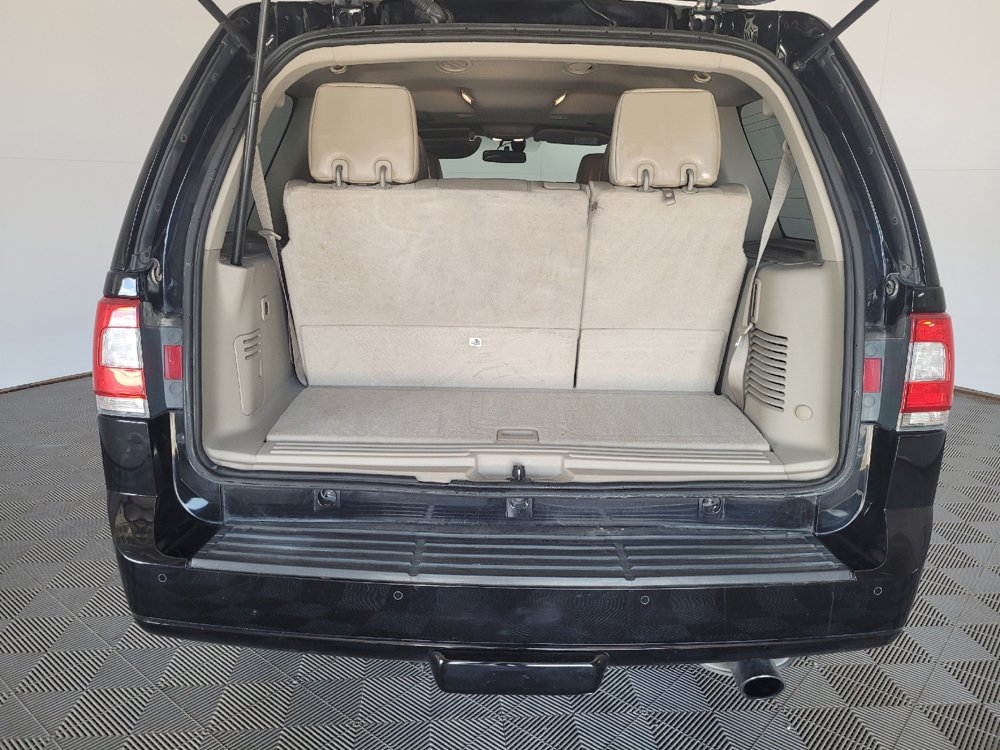 Used 2016 Lincoln Navigator Select RWD image 29