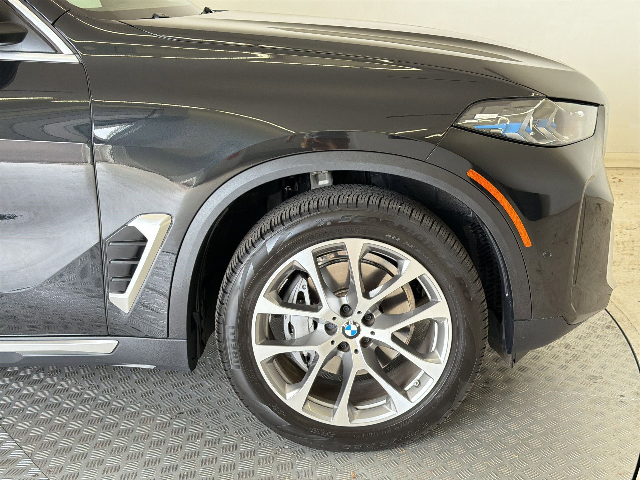 Used 2026 BMW X5 xDrive40i w/ Executive Package image 12