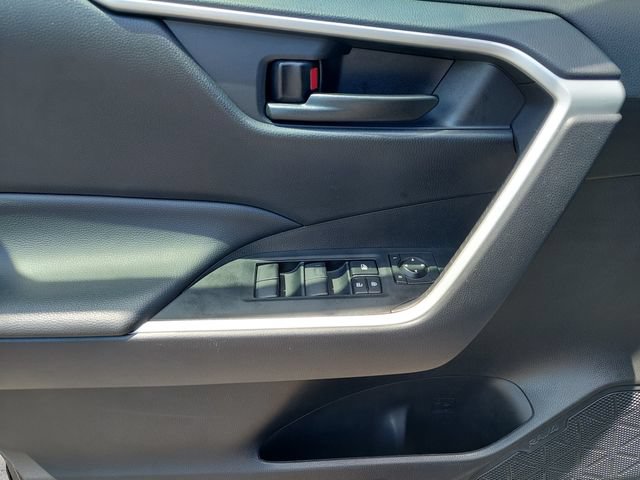 Certified 2025 Toyota RAV4 LE AWD/4WD image 28